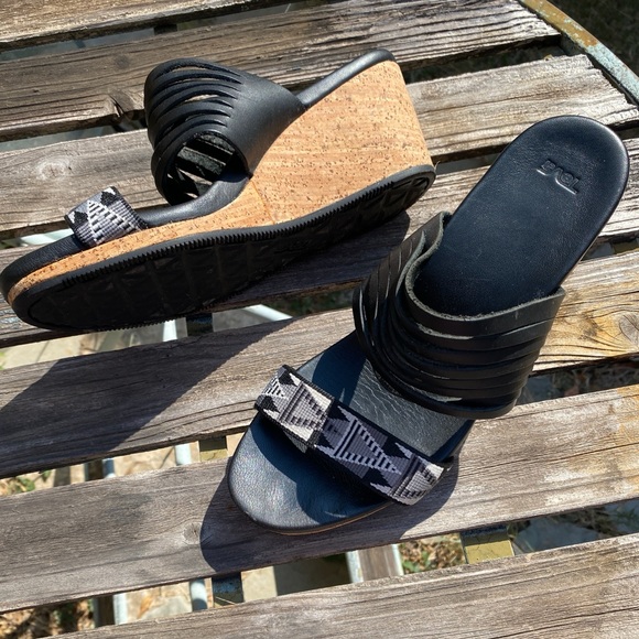 TEVA Aztec Cork Wedges Slip On Size 8.5 - Picture 4 of 5